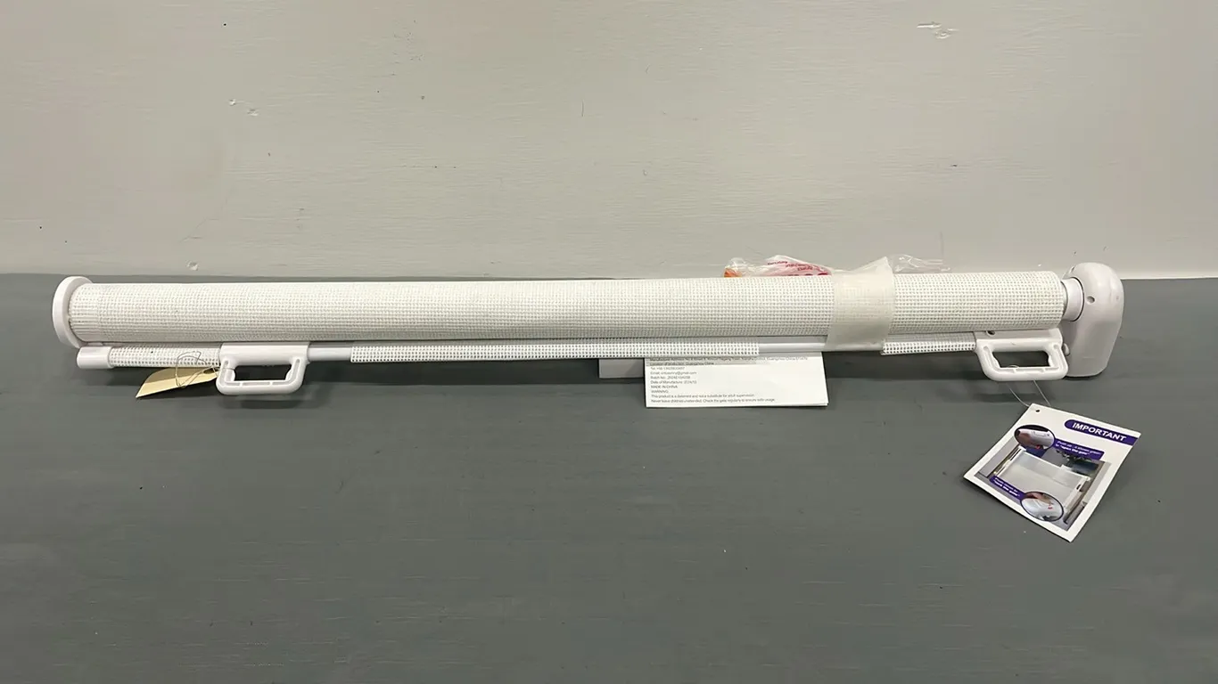 31"H x 36" W Child's Safety Gate, New As Per Seller, Item #33 (P4-CRS9FL-S483)
