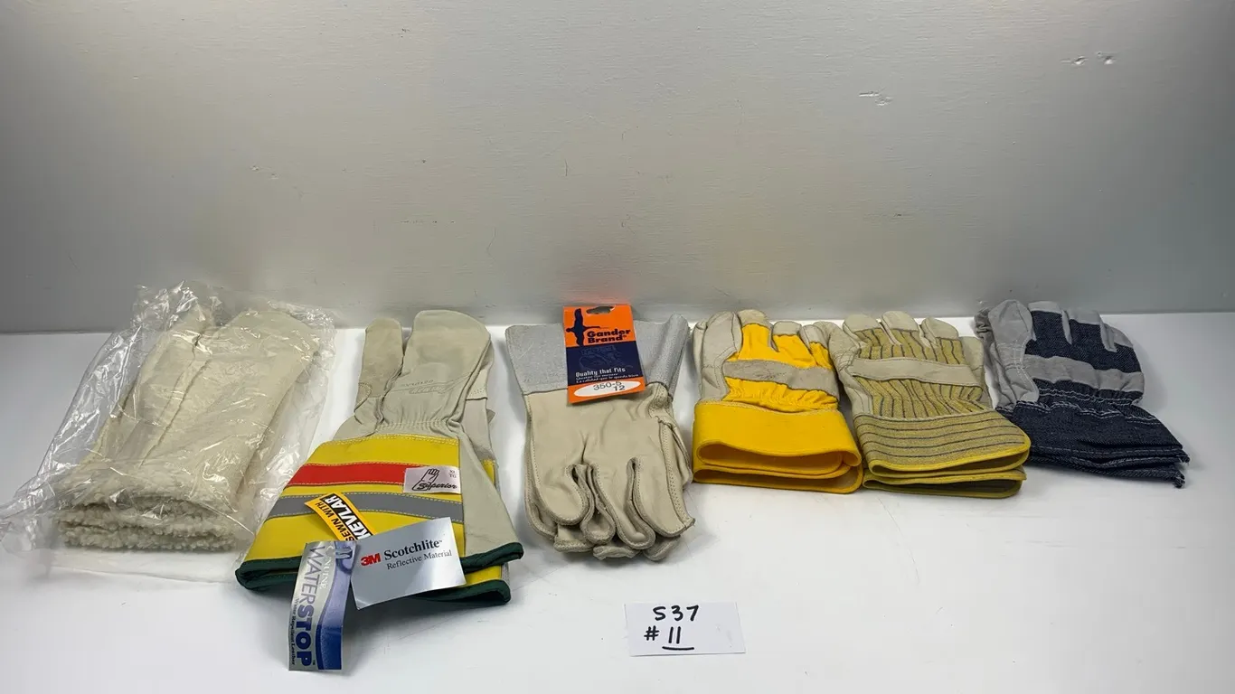 Gloves As Per Pictures, Item #11 (P4-SWS5-S37)