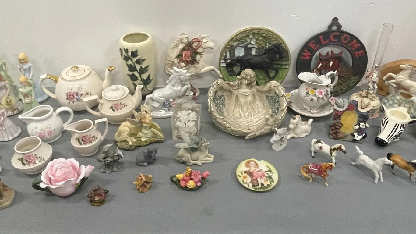 Growning Up Birthday Girls Collection, China Horses & Unicorns, Collection of Tea Pots and More As Per Pictures (P4-SWS7-S2116)