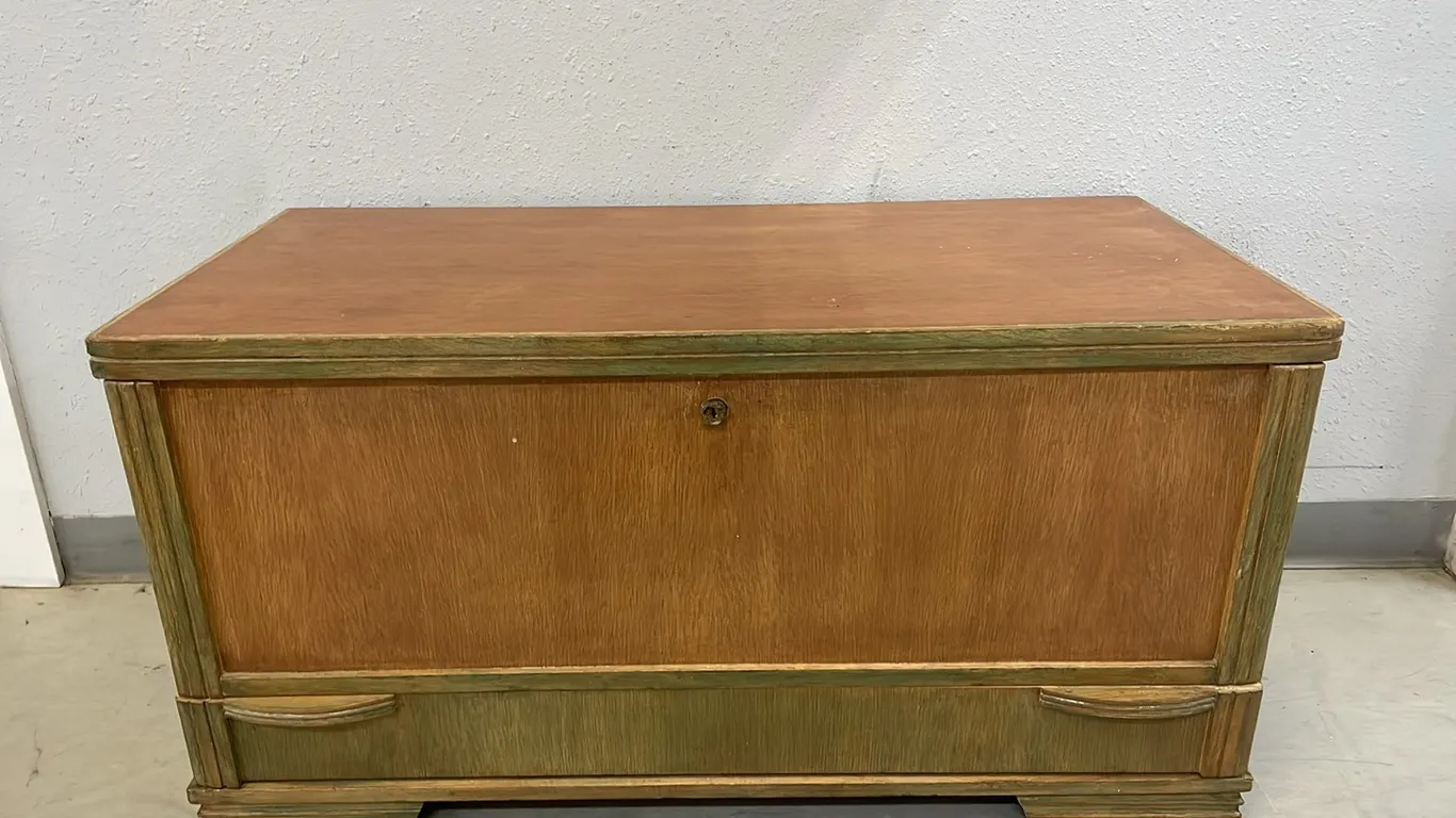 Red Seal Cedar Chest Made In Silverton Ontario, Canada, Approx 41" x 19'W x 21"H, Complete with Bottom Drawer, Item #1 (P4-EWFL-S1028)