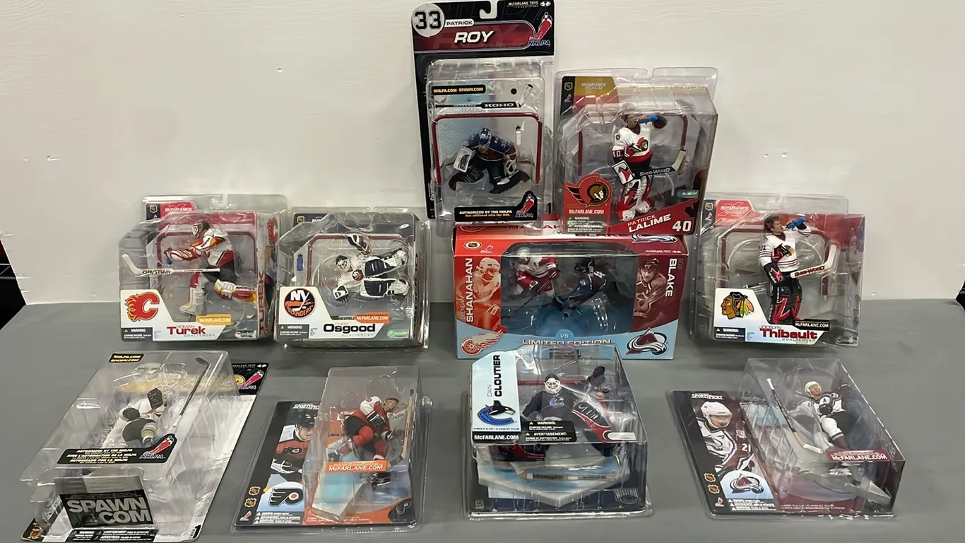 10 NHL Collectable Hockey Figurines, In Original Boxes, Item #3 (P4-CRS9-S1028)
