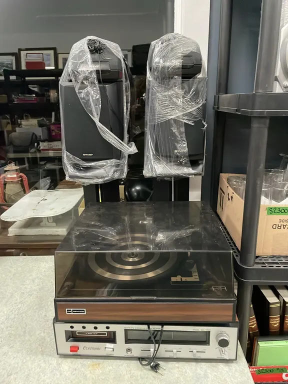 Emersome 8 Track Stereo, Realiatic Turntable and 2 Tower Speakers, Item #17 (P4-NWT1-S1028)