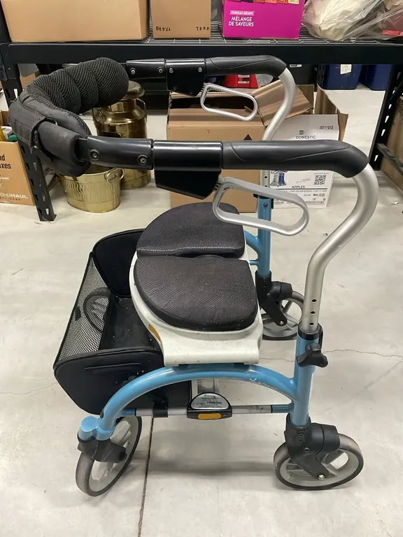 Medical Walker with Seat and Brakes, Item #20 (P4-CRFL-S1028)