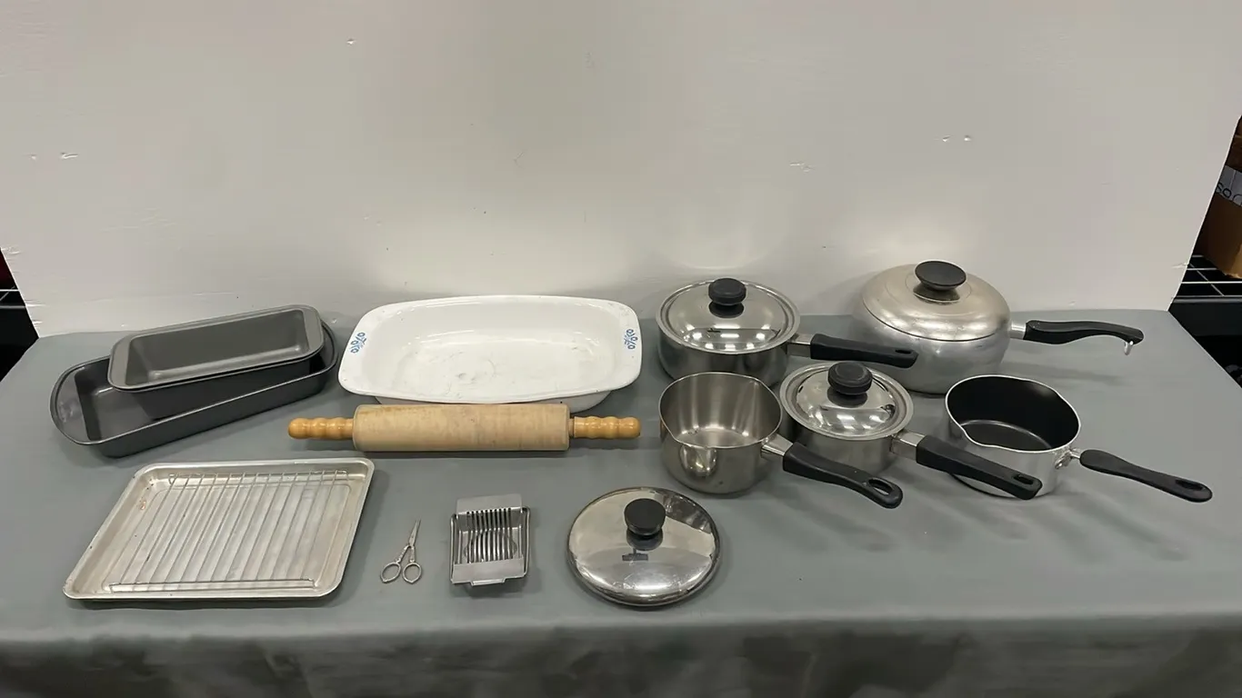 Pots, Rolling Pin and Baking Pans, Item #4 (P4-CRS10-S2303)