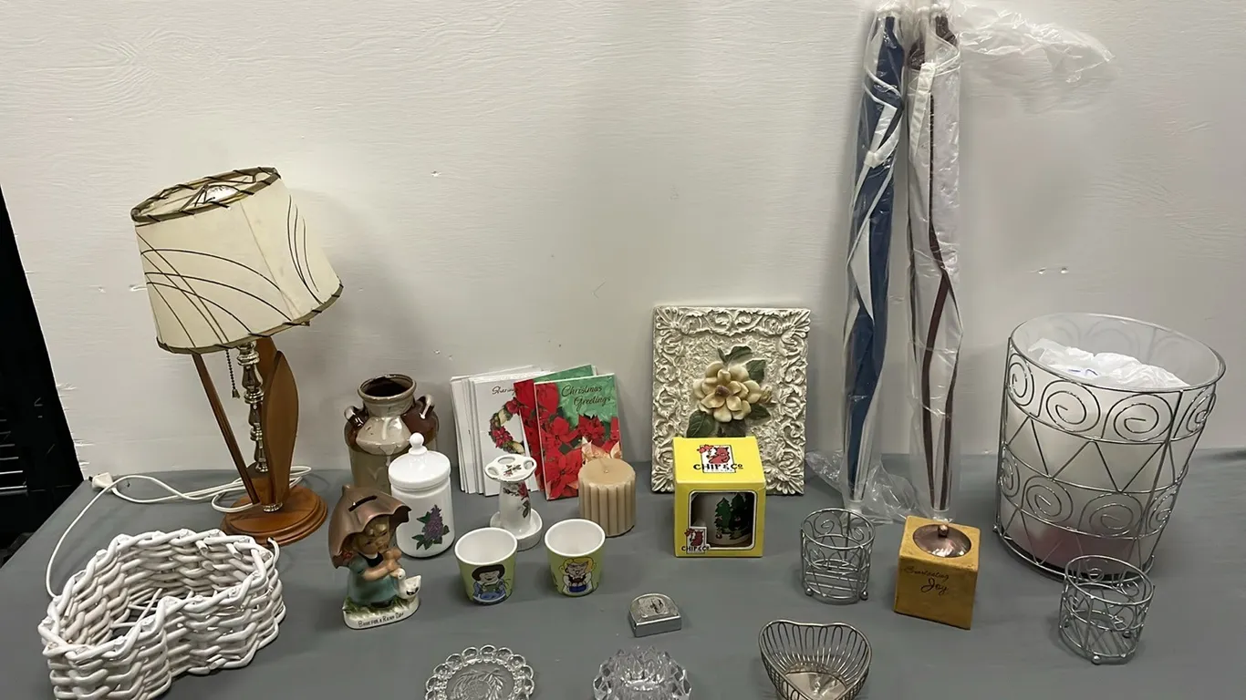 Lamp, Umbrellas, Bathroom Set, Cards, and Misc As Per Pictures, Item #15 (P4-CRS10-S2303)