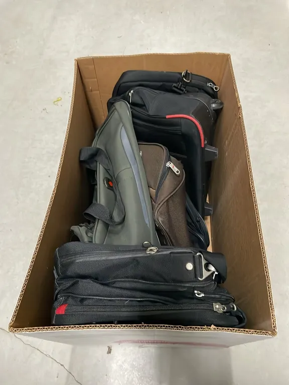 Assorted Bags As Per Pictures, Item #8 (P4-CRS11-S2212)