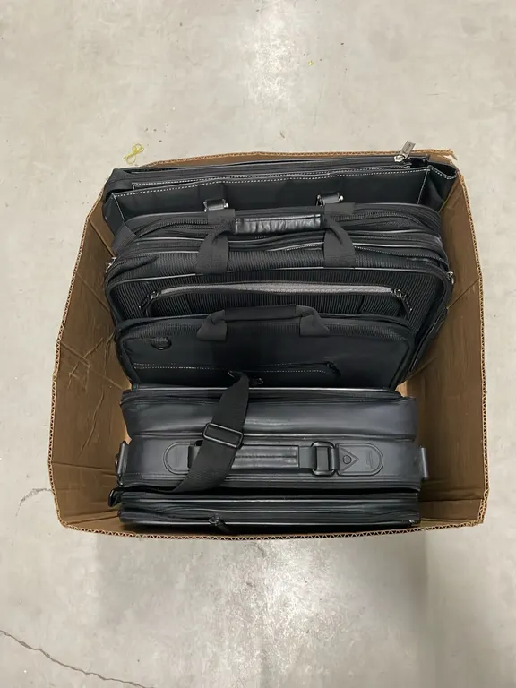 Assorted Bags As Per Pictures, Item #9 (P4-CRS12-S2212)