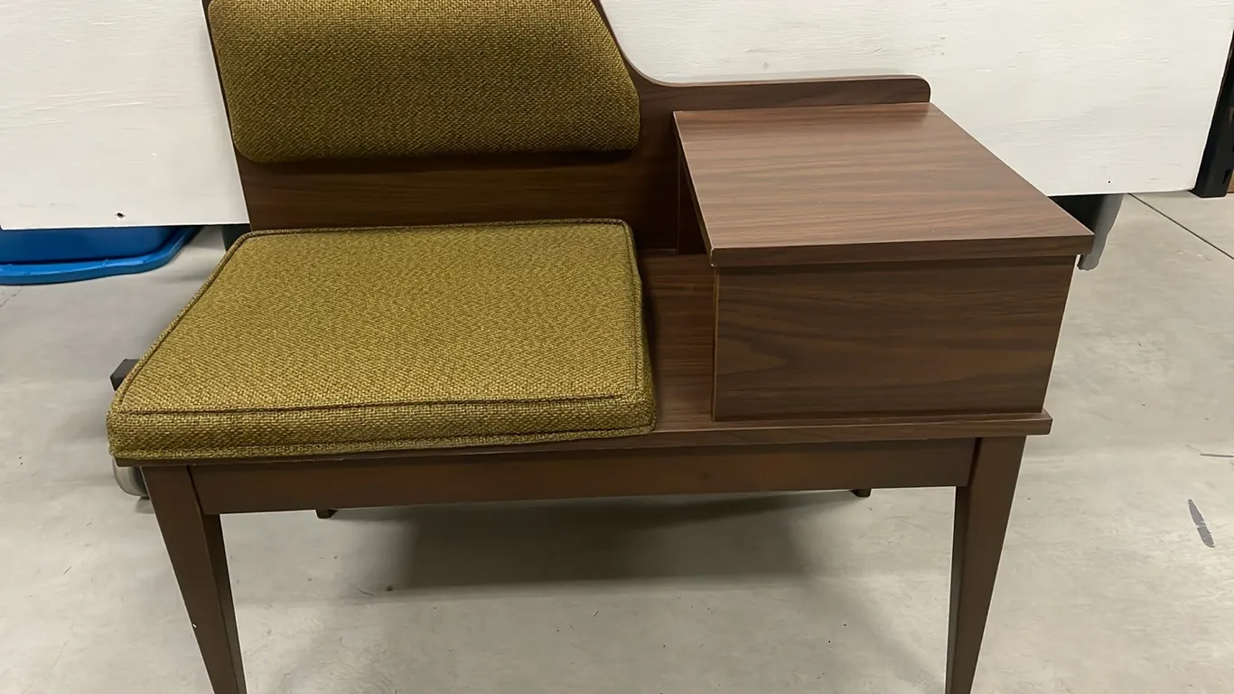 Vintage Phone Table (P4-EWFL-S1098)
