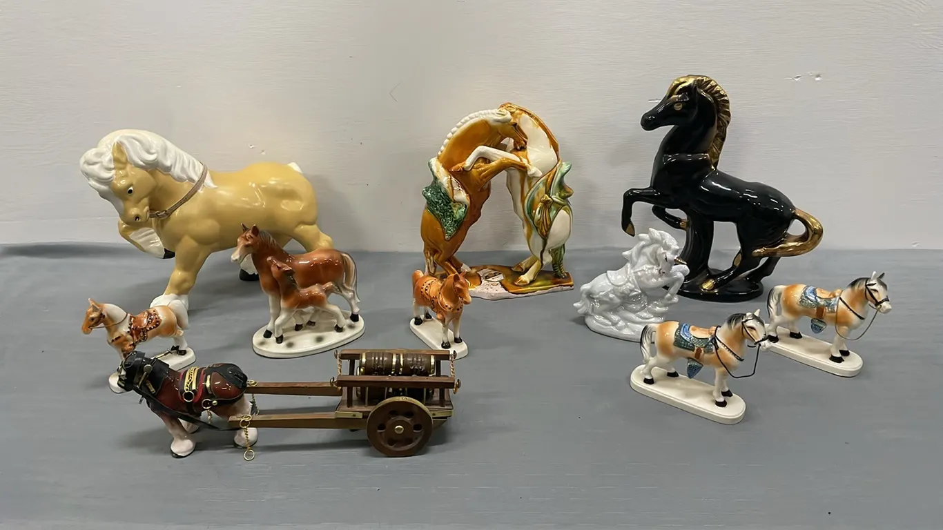 Miscellaneous Ceramic Horses As Per Pictures, Item #46 (P4-CRS11-S414)