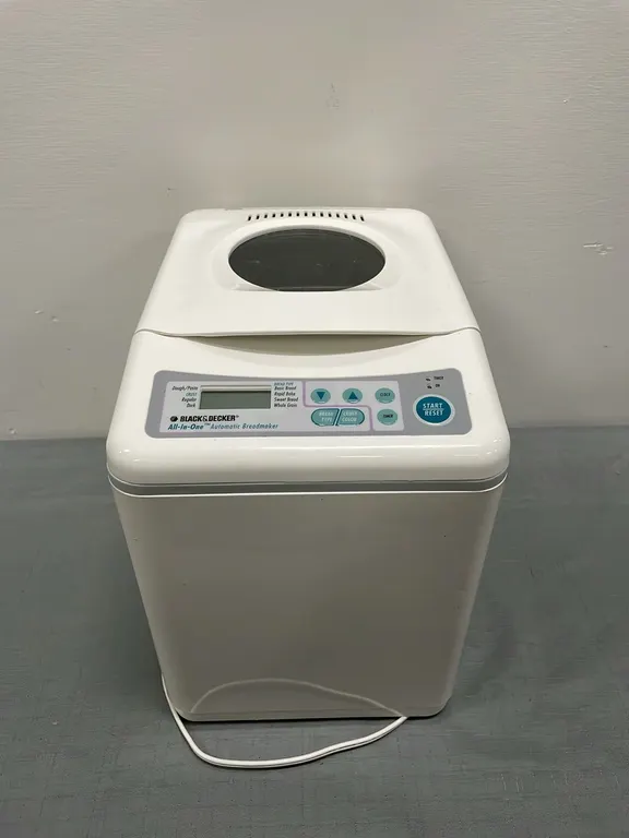 Black & Decker Auto Bread Maker, Item #7 (P4-CRS12-S2316)