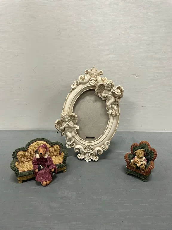 Porcelain 4Pc Bears & Sofa Set and Cherub Picture Frame, Item #25 (P4-CRS12-S2316)