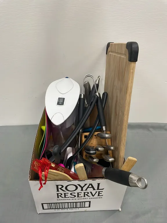 Misc Kitchen Items As Per Pictures, Item #34 (P4-NWT2-S2300)
