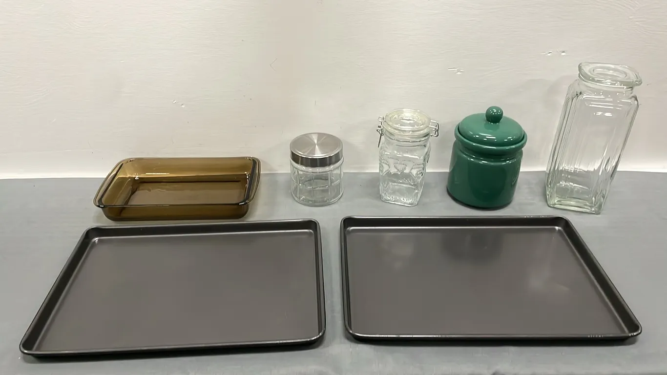 2 Cookie Sheets, 4 Storage Jars, 1 Baking Dish, Item #3 (P4-CRS12-S1074)