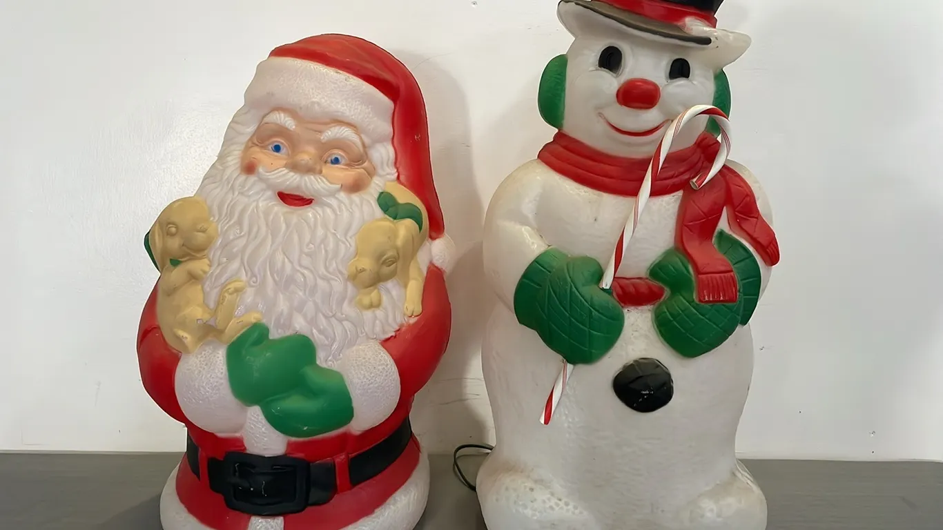Santa Clause and Snowman Plastic Outside Christmas Ornaments (P4-CRS11-S2323)
