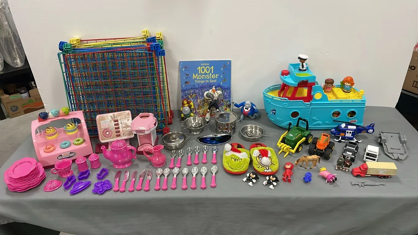 Multicolored Wire Rack Shelving and Box of Kids Toys (P4-NWFL-S732)