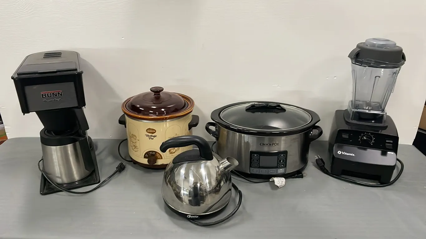 Bin with Camping Bunn Coffee Maker, Slow Cooker, Electric Kettle, Crock Pot, and Vitamix (P4-NWFL-S1248)
