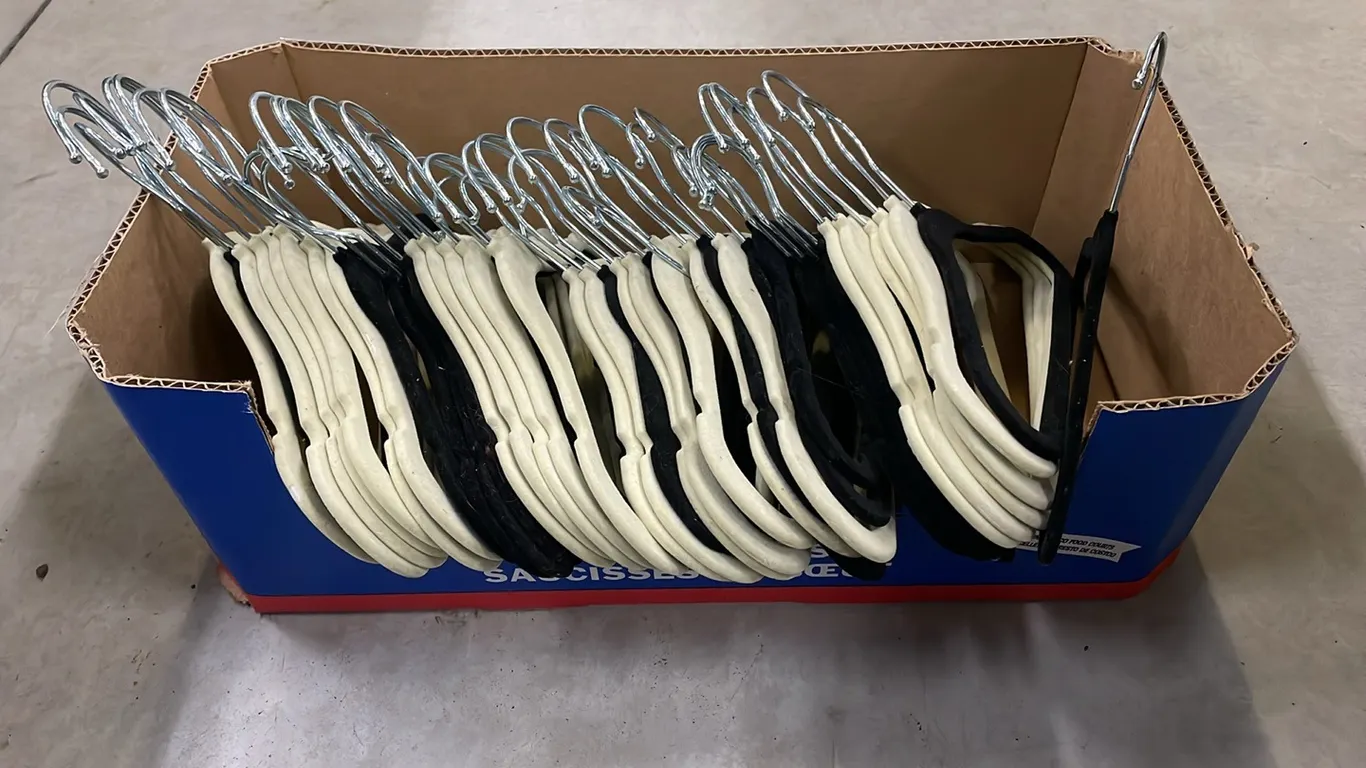 40 Velvet Kids Hangers (P3-R3T3-S2042)