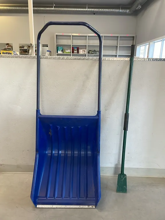 Ice Scrapper and Scoop Shovel (P5-SCC-S2270)
