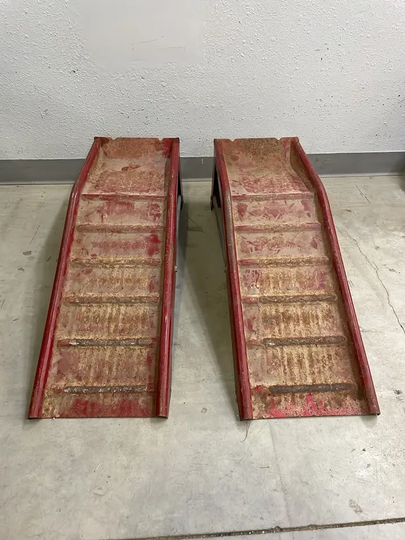 2 Metal Car Ramps, Red (P5-SCB-S2270)