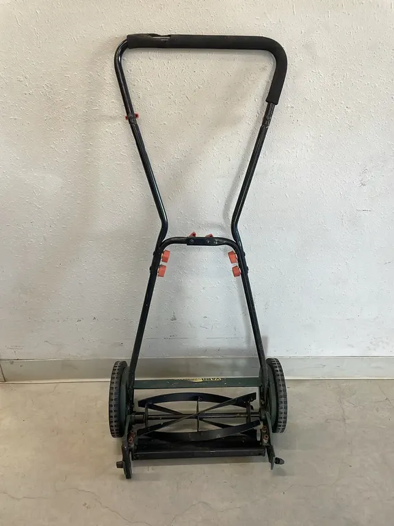 Yard Works Reel Push Mower (P5-SCC-S1999)