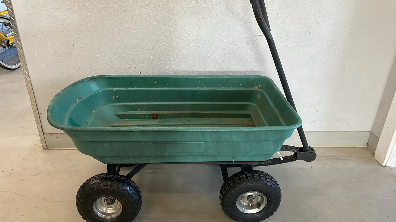 Hand Pull Dump Wagon, Item #24 (P5-SCC-S2107)