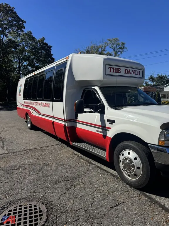 2004 Ford F550 26 Passenger Bus