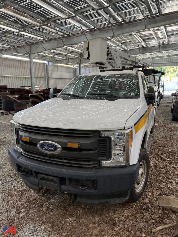 2017 Ford F350 Utility Truck