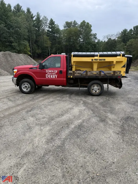 2011 Ford F-250 Super Duty Pickup Truck with Sander