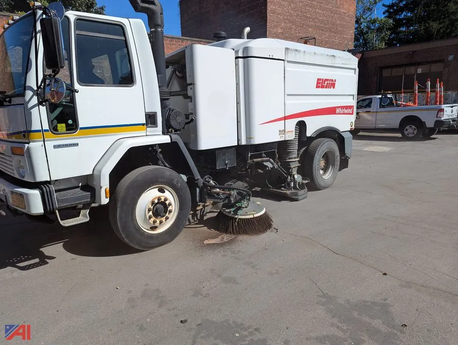 2007 Sterling SC8000 Sweeper