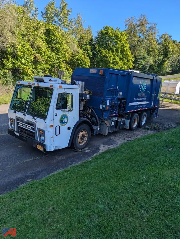 2011 Mack Leu Packer Truck