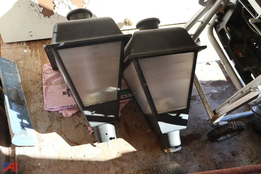 (2) Light Fixtures