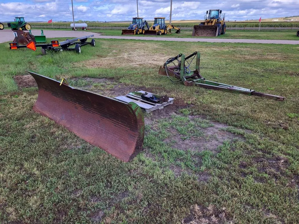 John Deere 534 Dozer Blade - 10FT