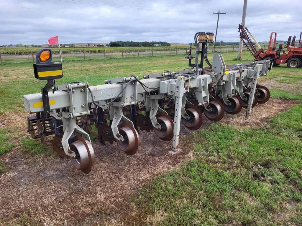 Orthman 1tRIPr Strip Tiller - 8R30