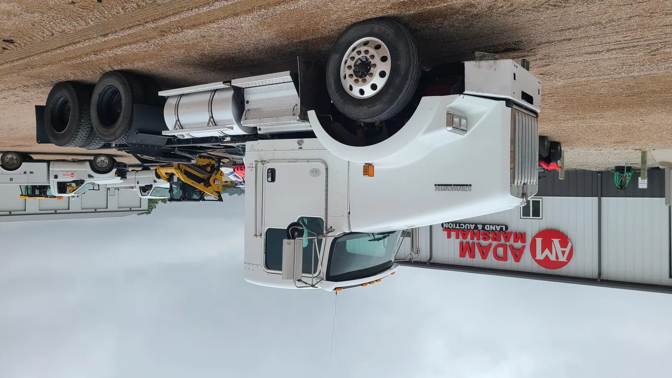 2013 Kenworth T800 Semi Truck