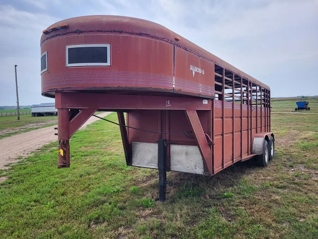 1988 Diamond D Gooseneck Stock Trailer - 18FT
