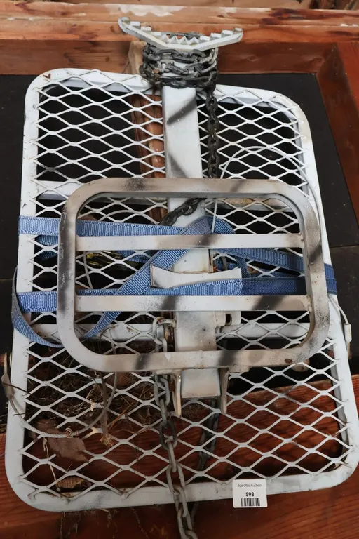 Camouflage Metal Hang-On Hunting Tree Stand