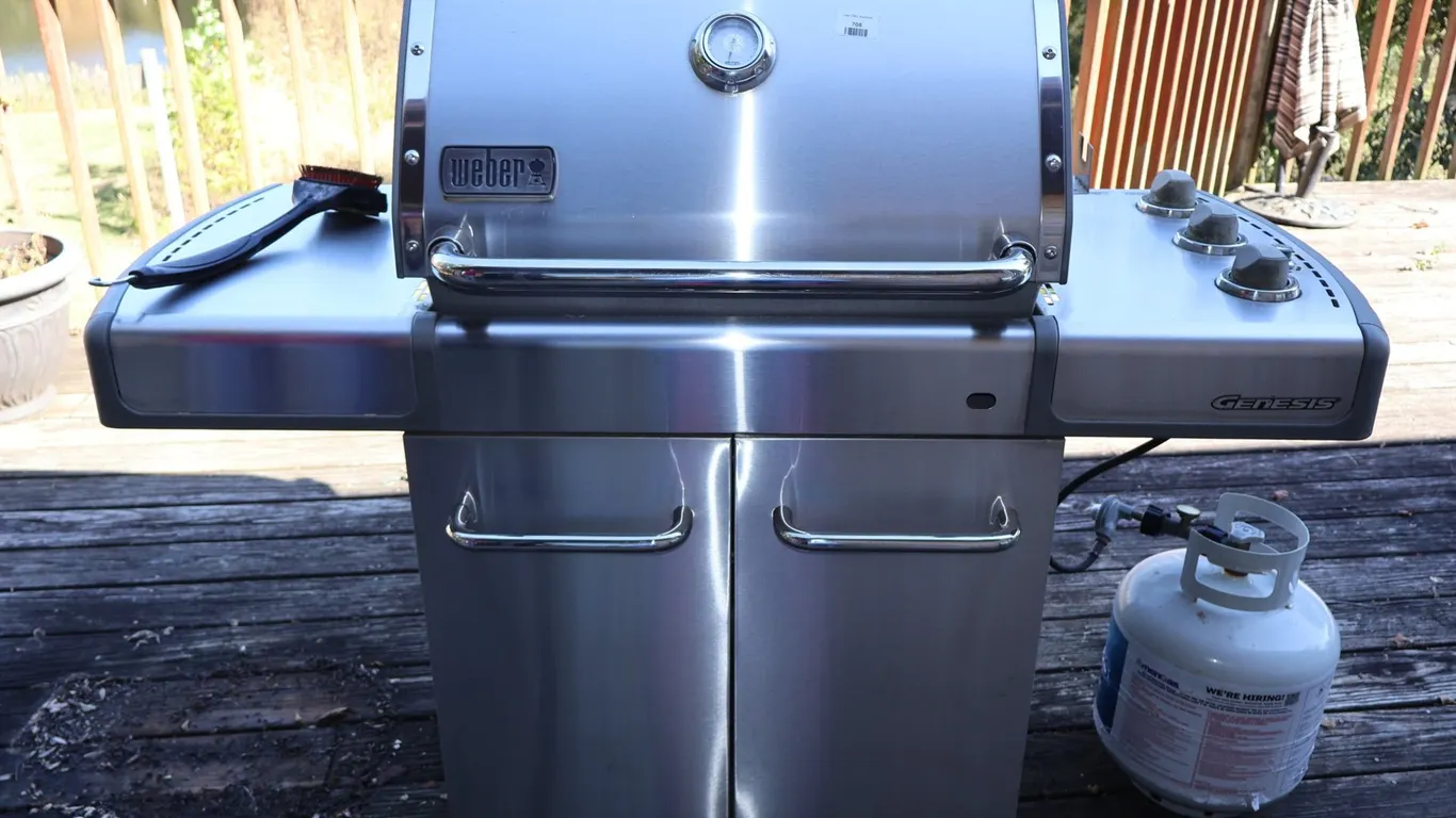 Weber Genesis Stainless Steel Gas Grill with AmeriGas Propane Tank