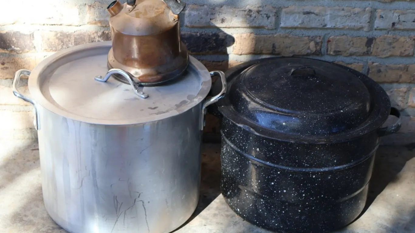 Aluminum Stock Pot with Lid, Copper Tea Kettle, Speckled Enamelware Canning Pot