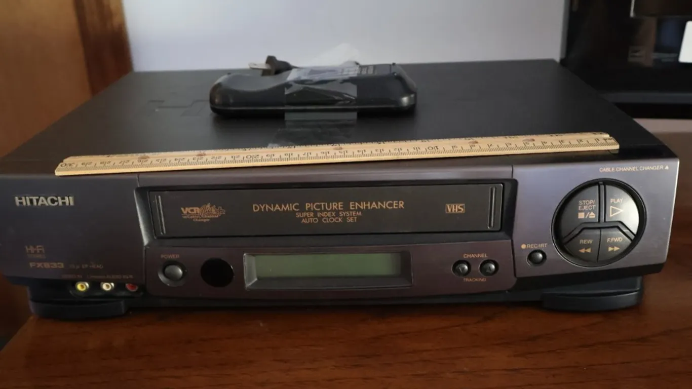 Hitachi VT-FX633A Hi-Fi Stereo VHS VCR with Remote Control