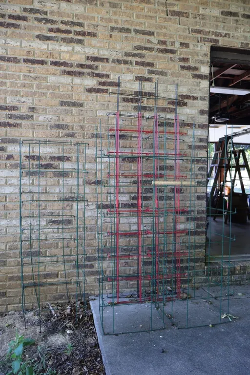 Folding Wire Tomato Cages and Plant Supports