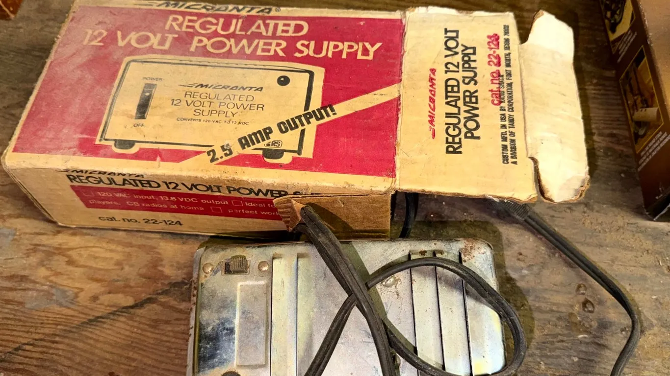 Micronta Regulated 12 Volt Power Supply, Cat. No. 22-124
