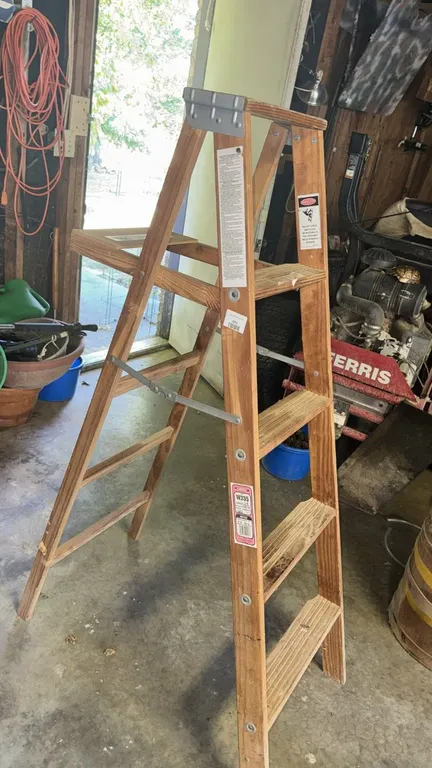 Werner 5 Foot Wood Stepladder, Model W335