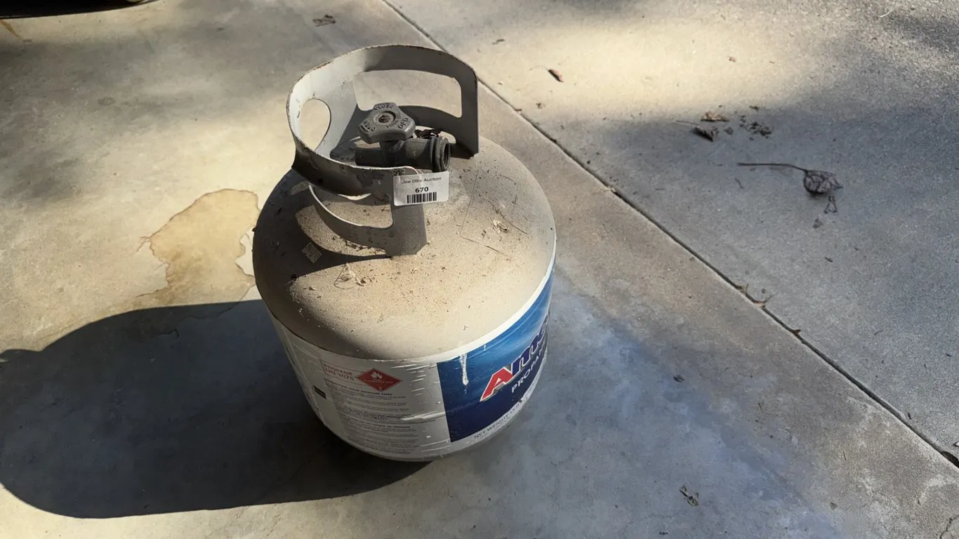AmeriGas 15 Pound Propane Tank with Grand Hall OPD Valve