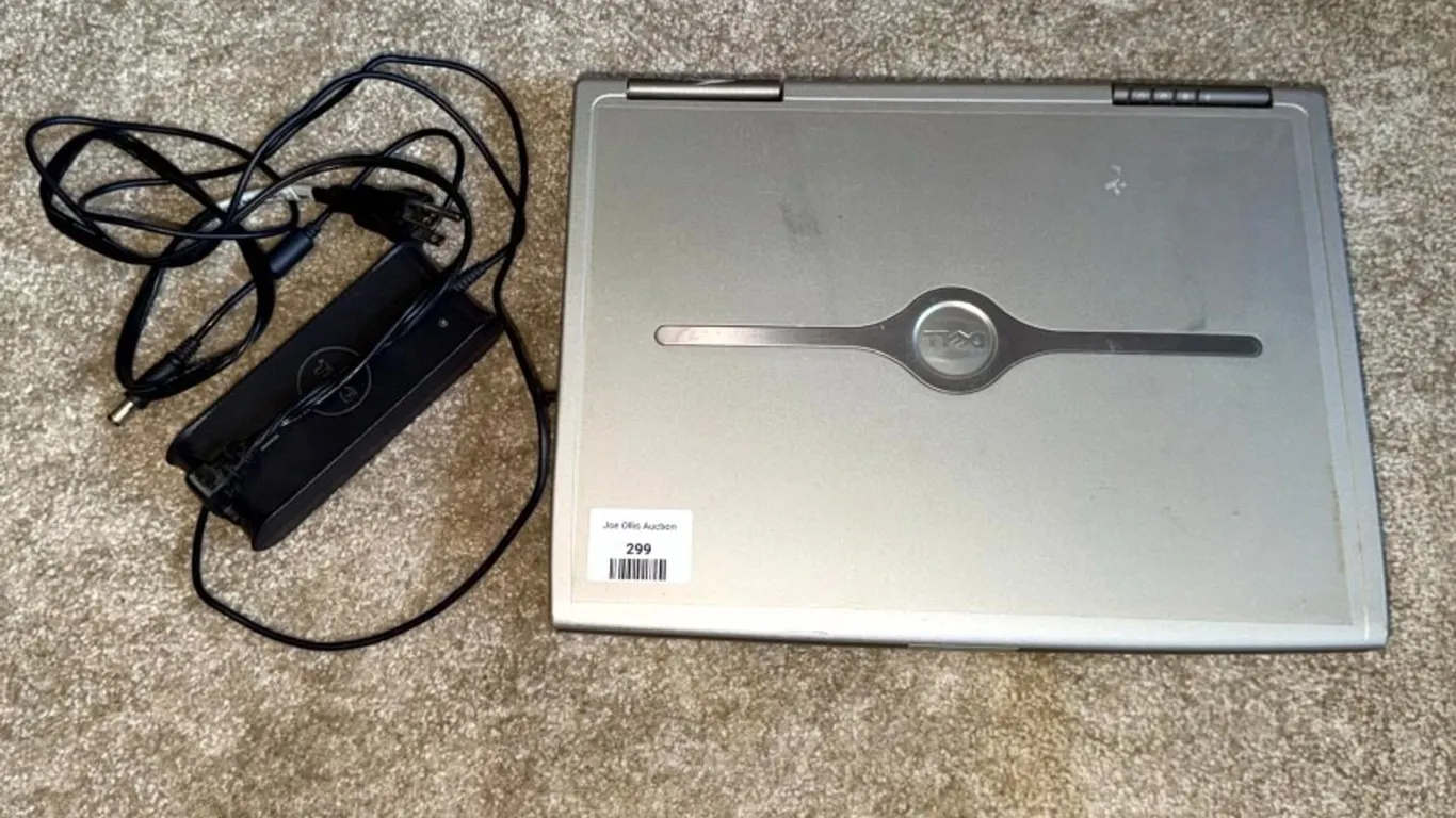 Dell Inspiron 8500 Laptop with AC Power Adapter