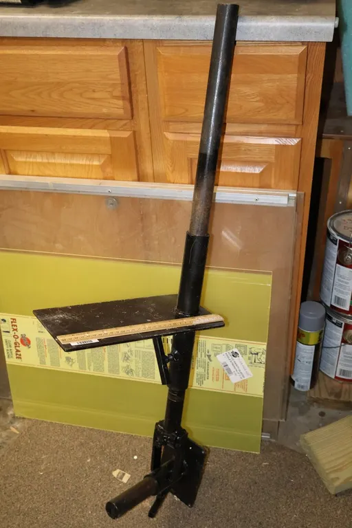 Adjustable Metal Column Mount with Platform