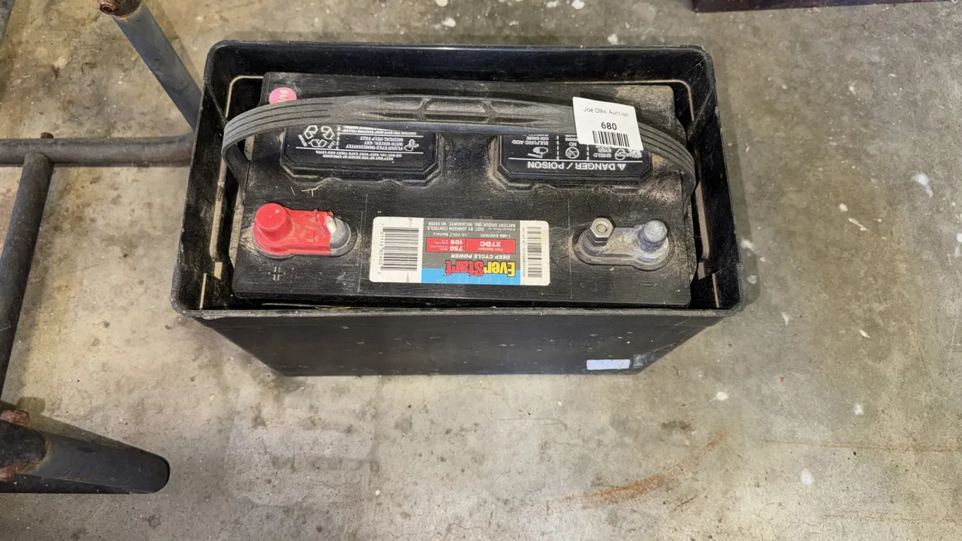 EverStart 27DC 12-Volt Deep Cycle Marine Battery
