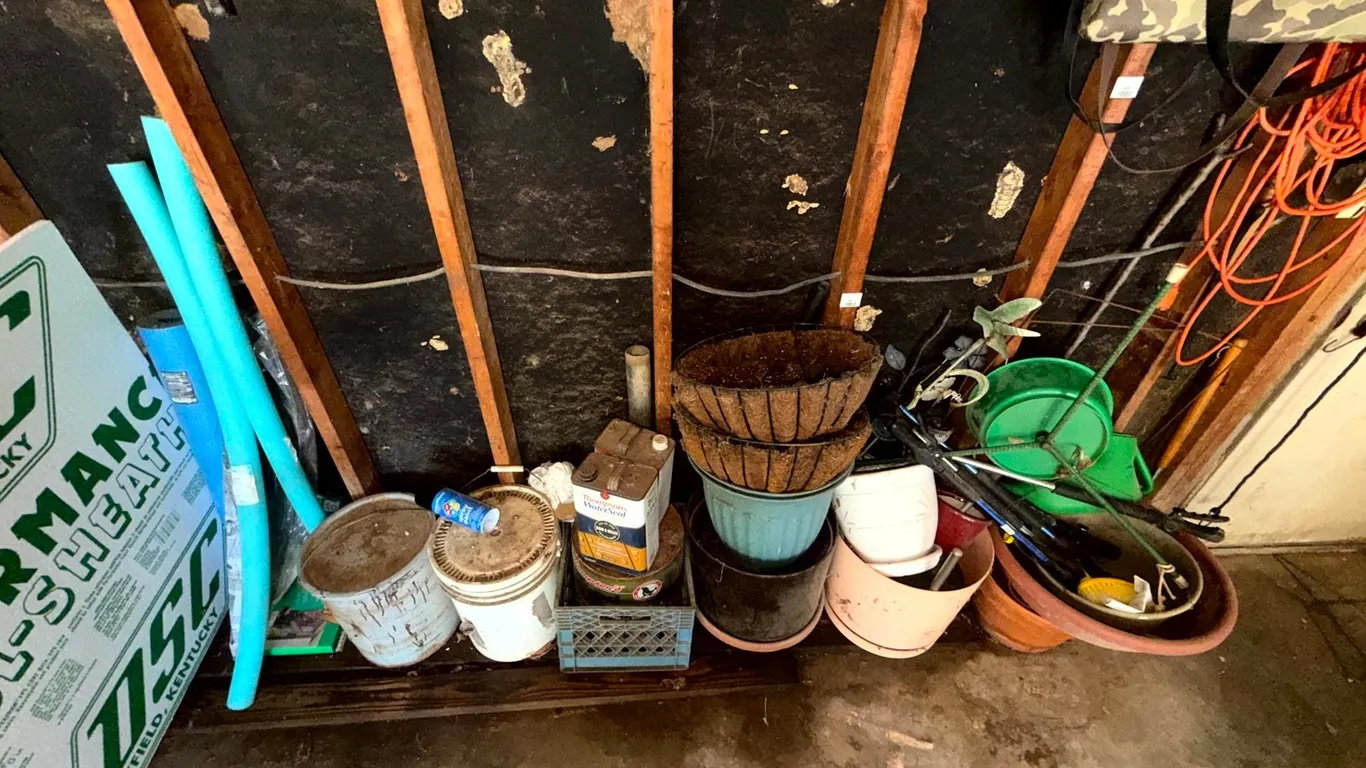 Thompson's WaterSeal Cans and Wire Hanging Planters, and More