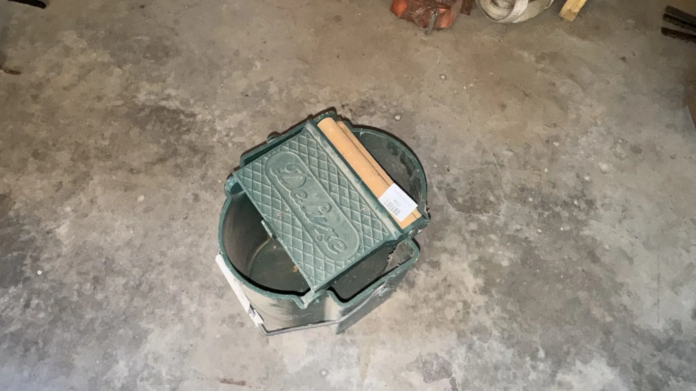 DeLuxe Green Plastic Mop Wringer Bucket
