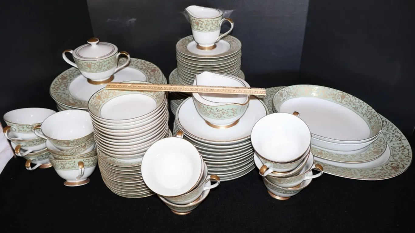 Tradition Fine China Coronation Dinnerware Set