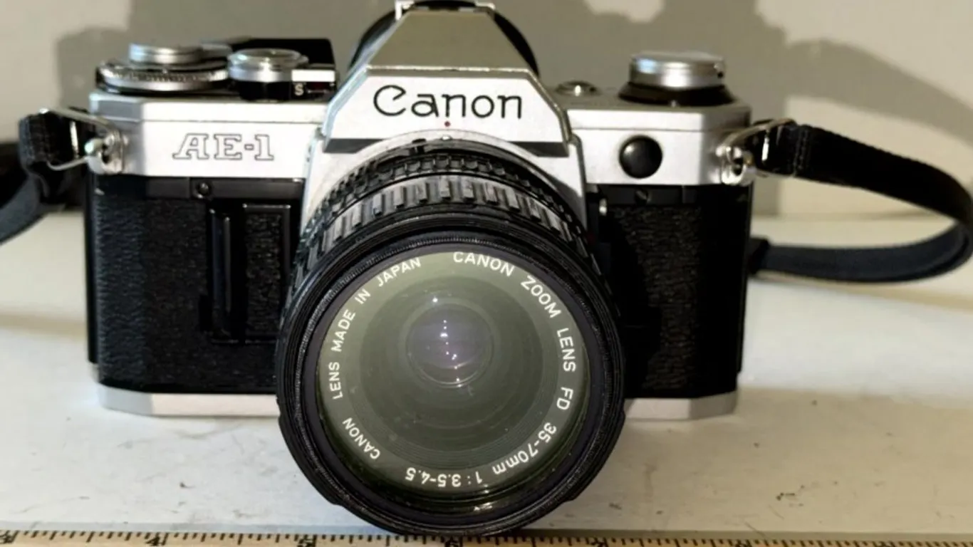 Canon AE-1 35mm SLR Camera with Canon FD 35-70mm 1:3.5-4.5 Zoom Lens